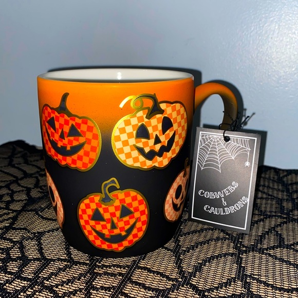 Cobwebs & Cauldrons Checkered Jack-O-Lantern Ombré Halloween Mug NWT - Picture 1 of 3